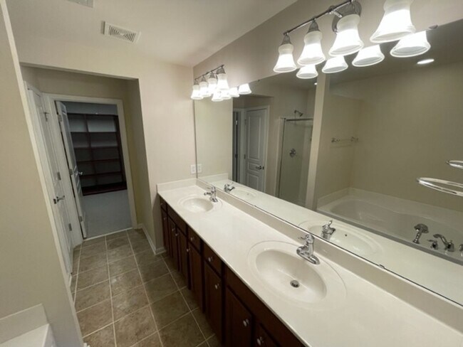Building Photo - 8203 Saltwood Pl