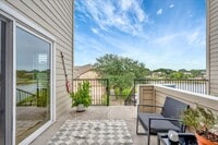 Building Photo - 1907 Glencove Dr