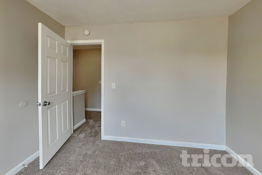 Building Photo - 517 Cathedral Dr