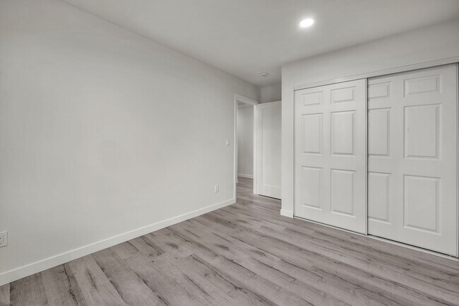 Building Photo - 5842-5840 Denver Ave