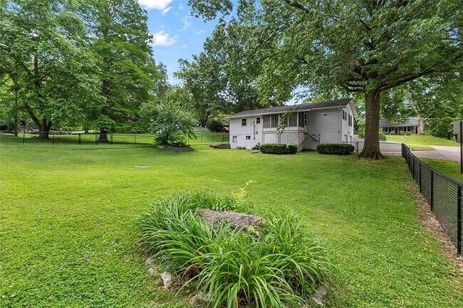 Building Photo - Updated Home In Cape Girardeau