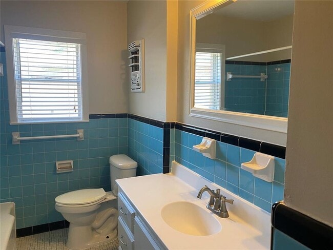 Building Photo - CUTE 3 BEDROOM, 2 BATHROOM HOME IN FISH VI...