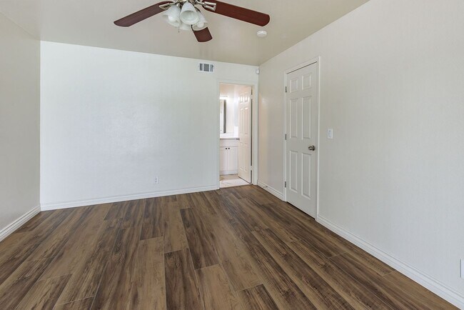 Building Photo - Your Newly Renovated Huntington Beach Oasi...