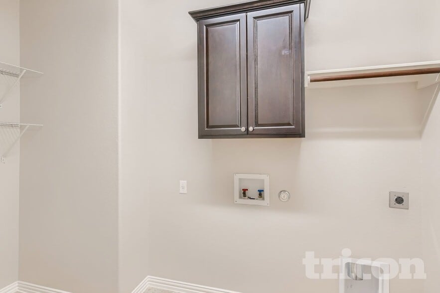 Building Photo - 1913 Colony Glen Ln