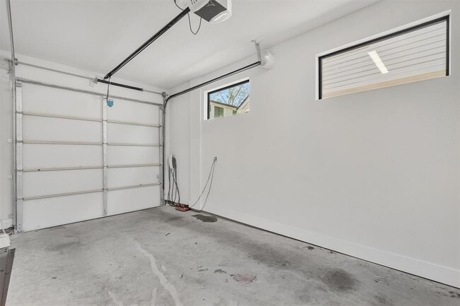 Building Photo - 408 W Odell St