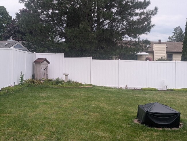 Building Photo - 6240 Weiss St