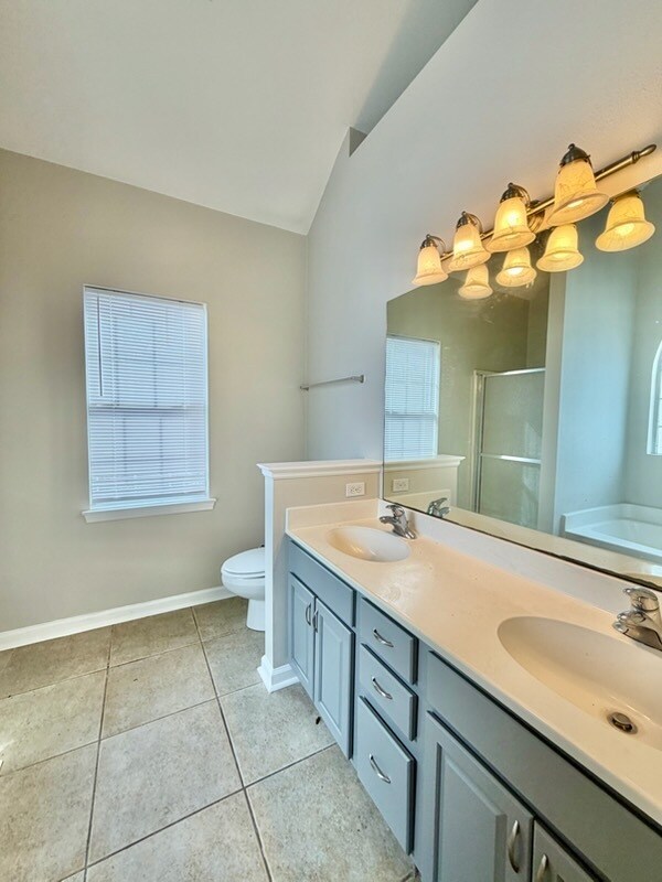 Building Photo - 81 Lake Front Dr