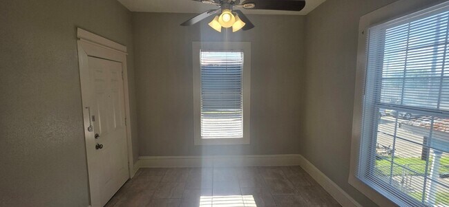 Building Photo - 712 40th St