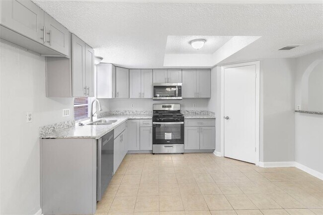 Building Photo - 16322 Espinosa Dr