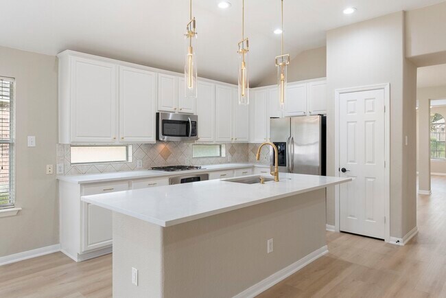 Building Photo - 99 E Foxbriar Forest Cir