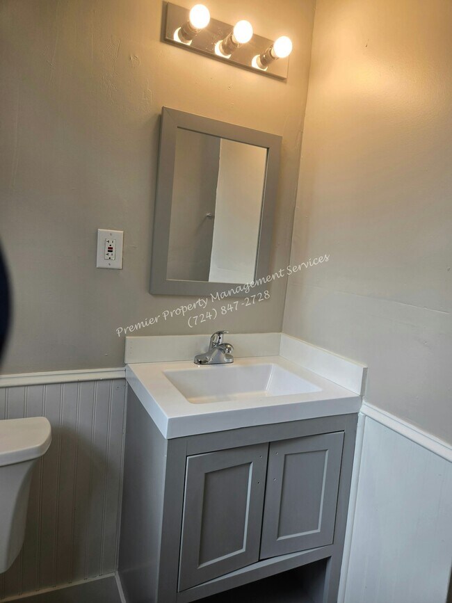 Building Photo - 1429 Hall Ave