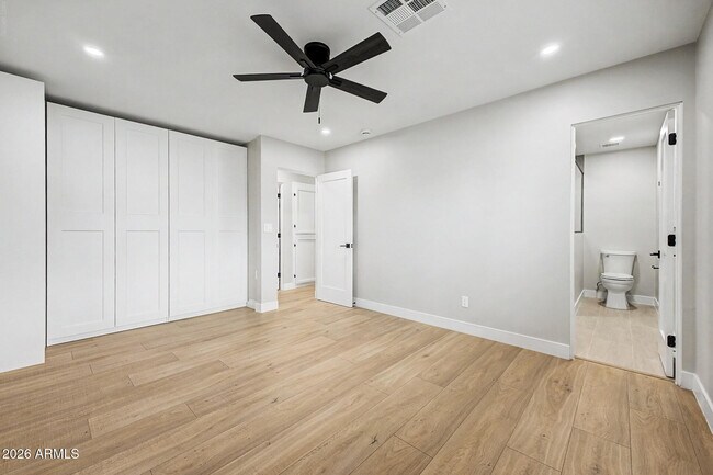 Building Photo - 8440 E Palm Ln