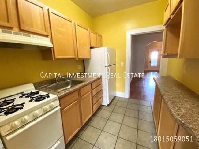 Building Photo - 470 E 300 S