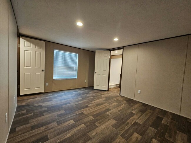Building Photo - 1078 Myakka Dr