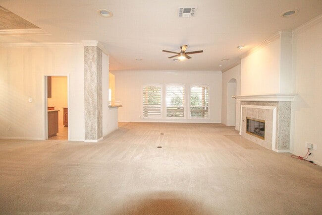 Building Photo - 34 Silverhorn Dr