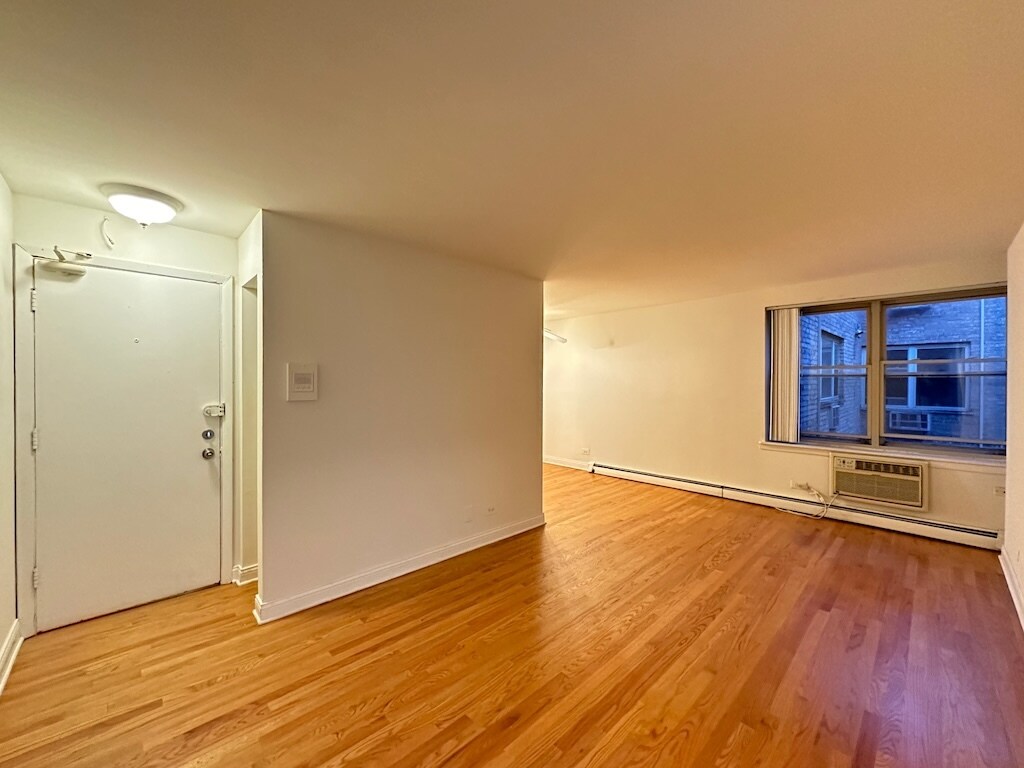 Building Photo - 3732 N Pine Grove Ave