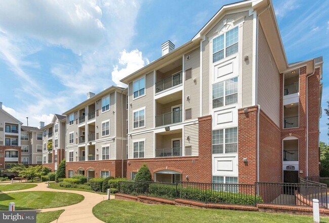 Building Photo - 4850 Eisenhower Ave