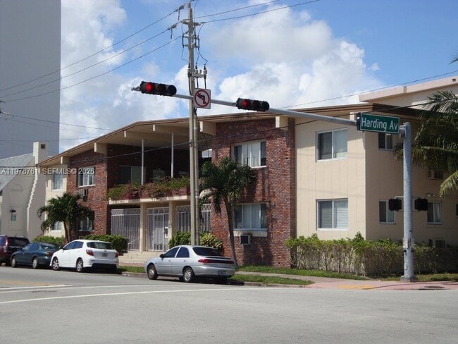 Building Photo - 305 69th St