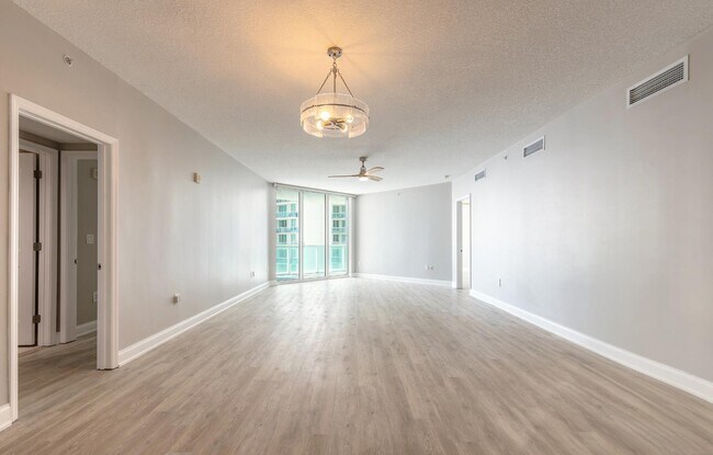 Building Photo - 241 Riverside Dr