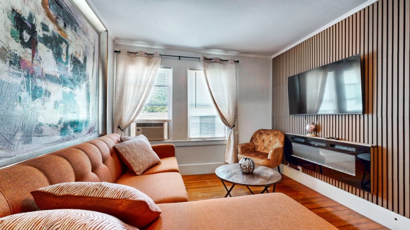 Primary Photo - 39 Cushing St