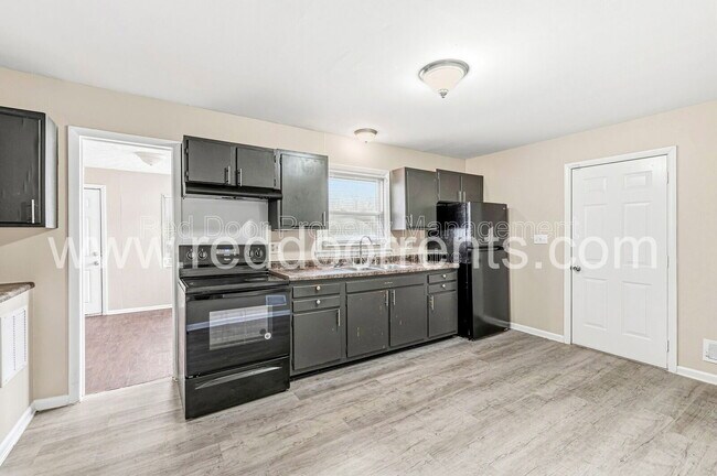 Building Photo - 5563 E 34th St