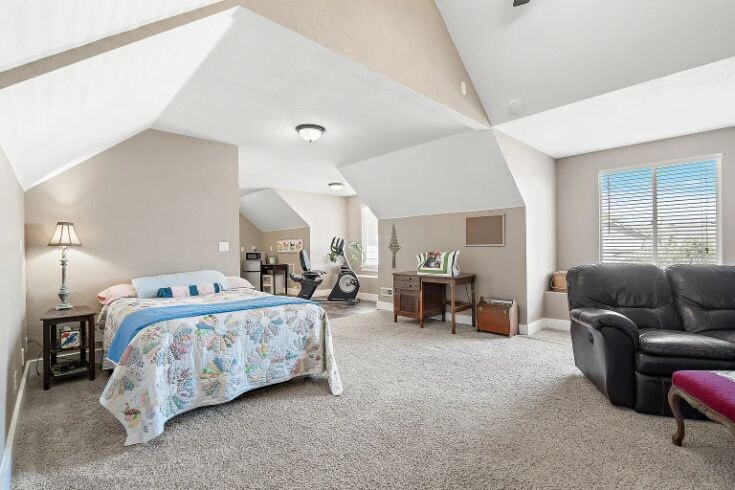 Building Photo - 18227 Southlake Cir