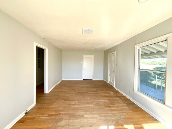 Building Photo - **APPLICATION RECEIVED**  Charming Home on 2 Acres Outside Burnet – Wood Floors, Bonus Room & Ani...