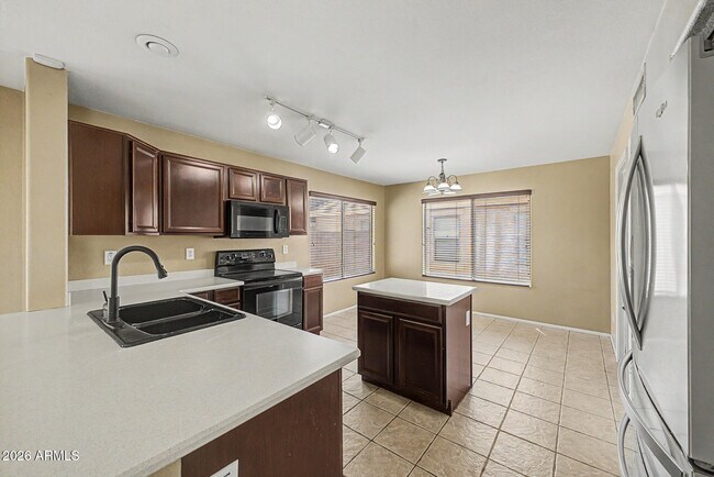 Building Photo - 4809 W Valencia Dr