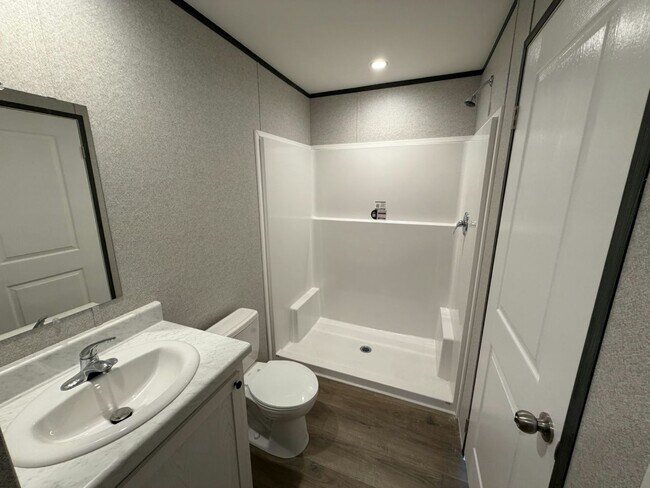 Building Photo - 156 Lakeside Garden Cir