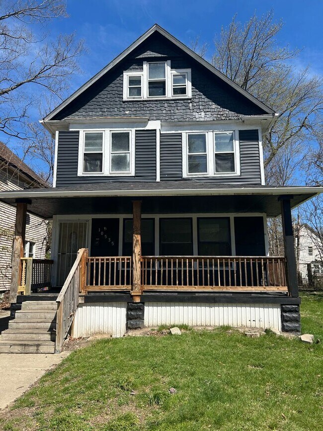 Building Photo - Section 8 Accepted! Spacious newly renovat...