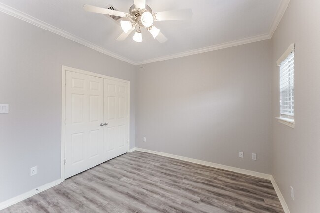 Building Photo - 3215 Holly Thicket Dr