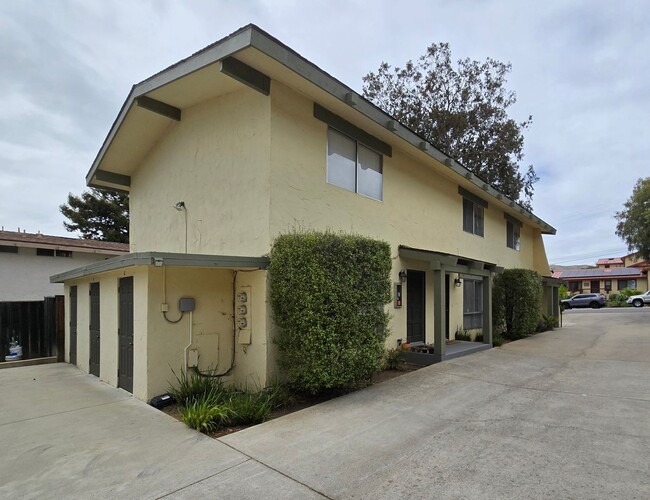 Building Photo - 1279 Bond St