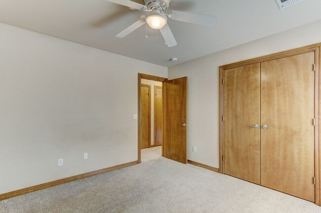 Building Photo - Duplex in Yukon, Available Now!