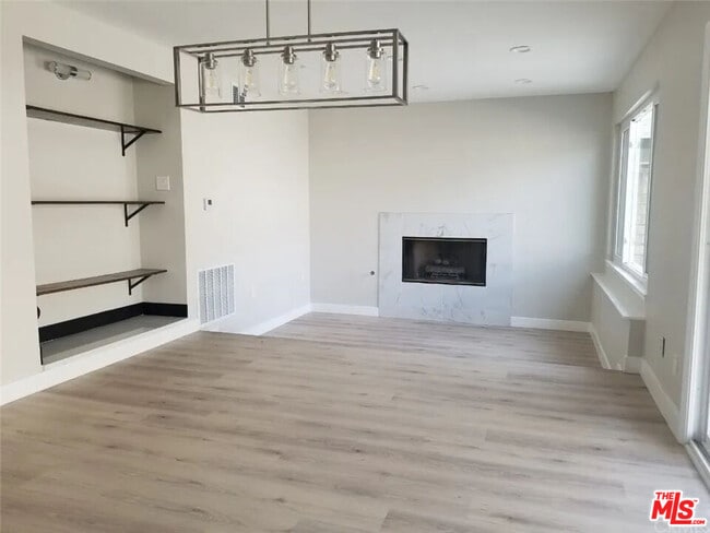 Building Photo - 18601 W Lassen St