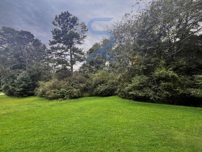 Building Photo - Move in before November 15th and choose yo...