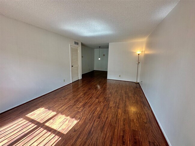 Building Photo - 11622 Royal Palm Blvd