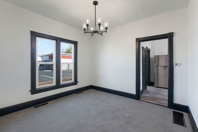 Building Photo - 3 Bedroom Bungalow in Fort Collins