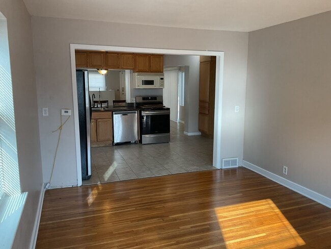 Building Photo - 708-710 1st Ave S