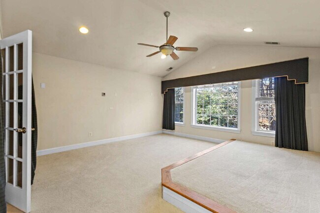 Building Photo - Founders Point