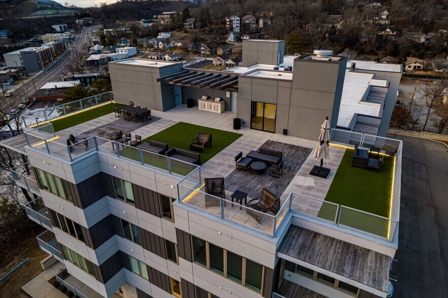 Building Photo - 411 Fairpoint St