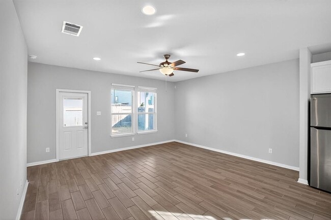 Building Photo - 183 Outlaw Dr