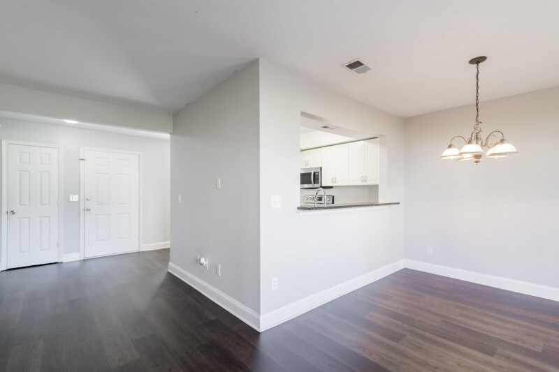 Building Photo - 7812 Renaissance Ct