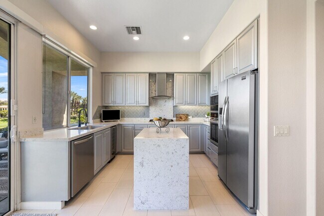 Building Photo - 502 Desert Holly Dr