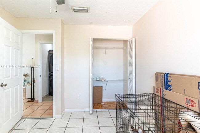 Building Photo - 6931 SW 154th Ct