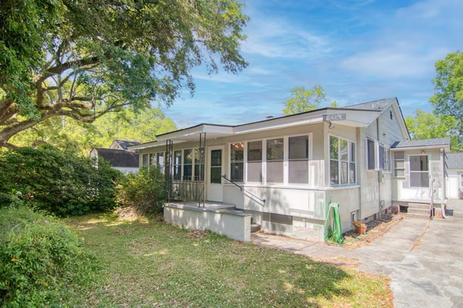 Primary Photo - 426 Riverland Dr