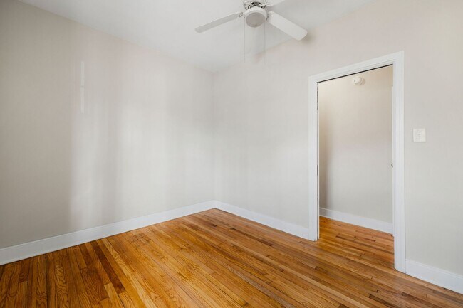 Building Photo - 2506 Kenmore Rd