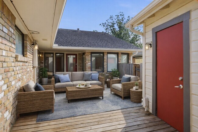 Building Photo - 531 Azaleadell Dr