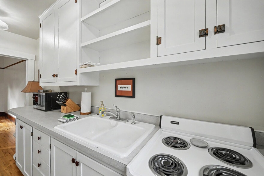 Building Photo - 516 W Olive St