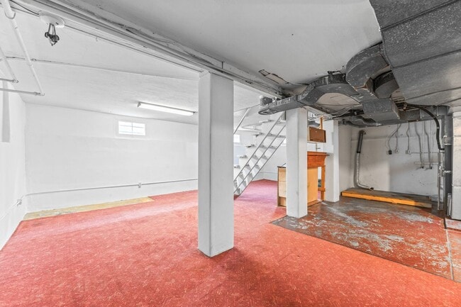 Building Photo - Spacious 1 Bed 1 Bath House off of Eastern Parkway