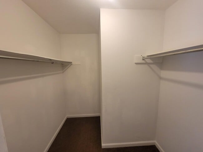Building Photo - 2309 Creekview Dr